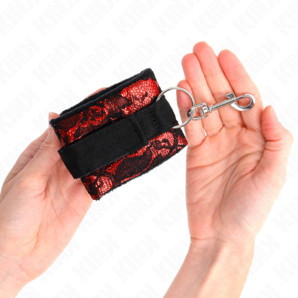 KINK - SCANDAL WRIST RESTRAINTS RED-BLACK - Image 3
